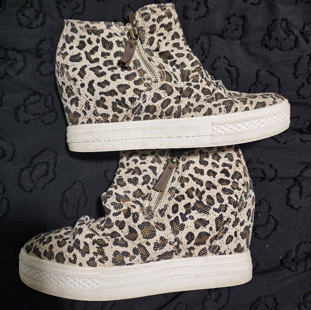 Wedge booties